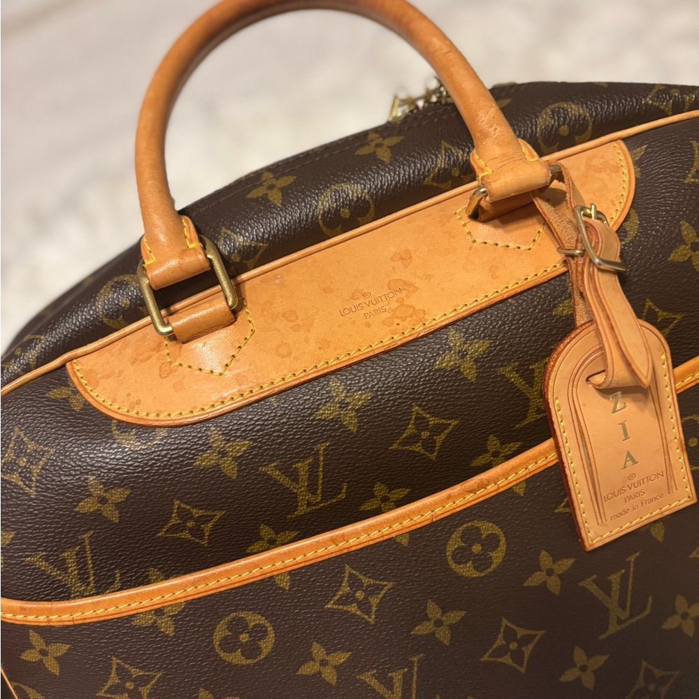 Aithentic Louis Vuitton Monogram deauville